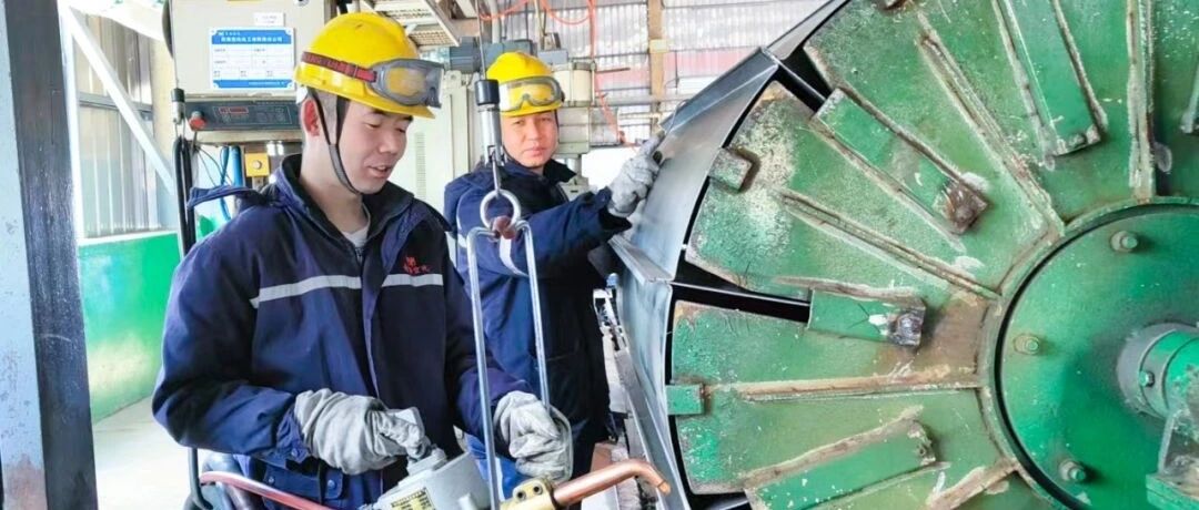青海宜化電石分廠電極殼班：加強標準化建設(shè)，保障電石爐長周期穩(wěn)定運行